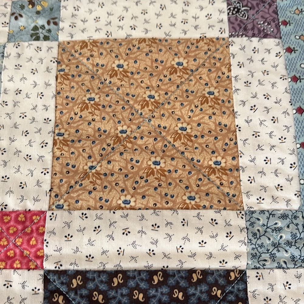 Patchwork Quilt with Multicolor Squares - Picture 5 of 11